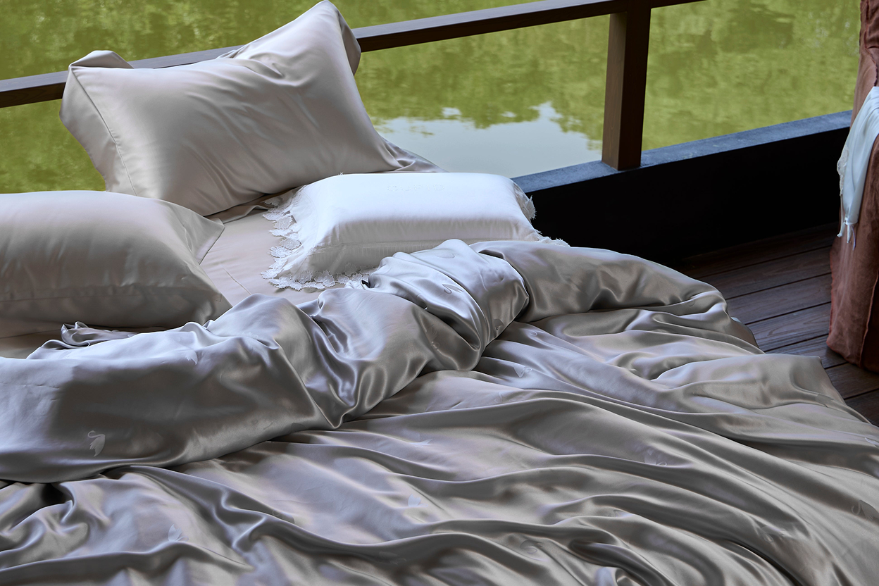 The Ultimate Guide to Silk Bedding: Benefits, Materials, and How to Choose