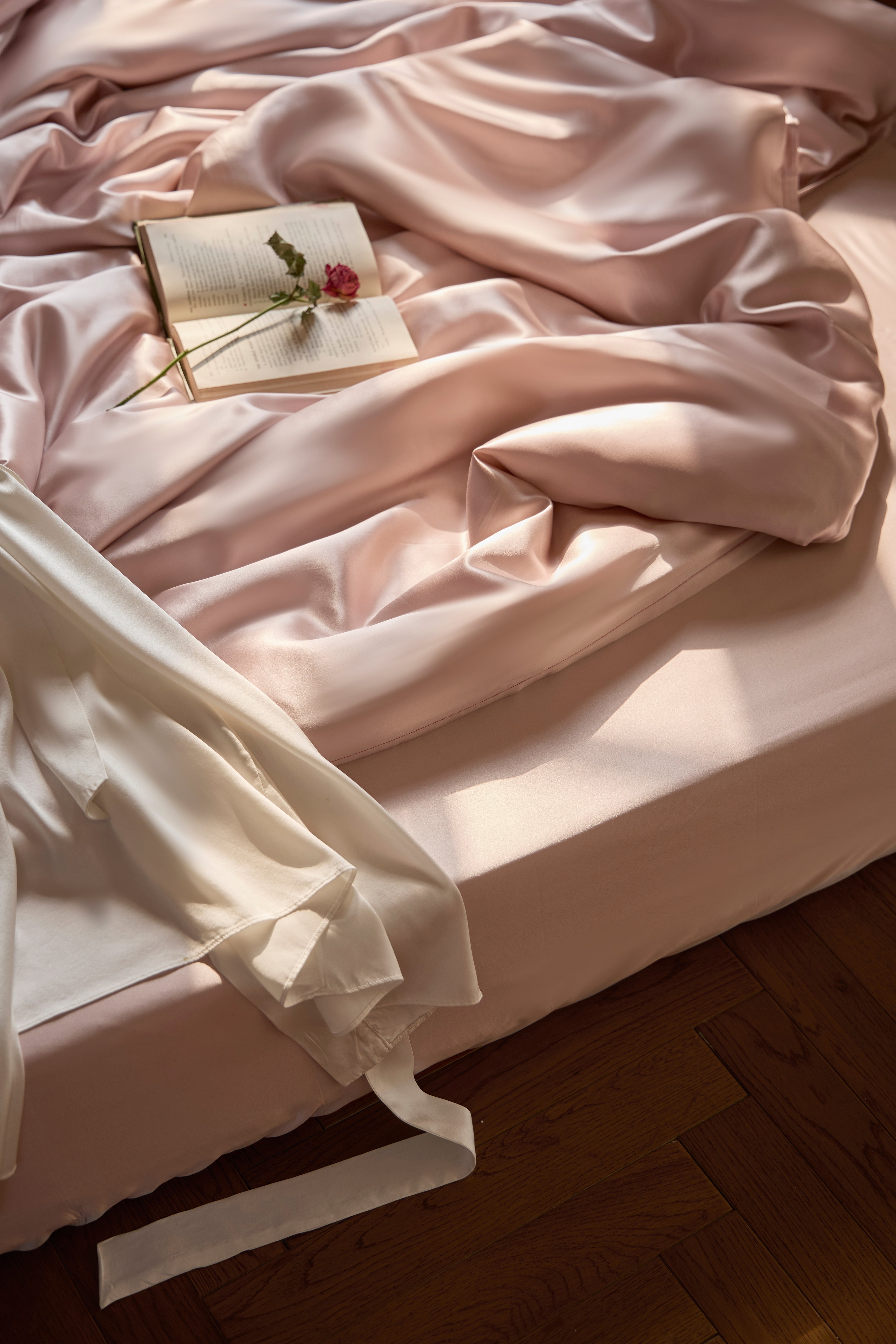 100% 25MM Mulberry Silk Move-in Bundle (4 Pcs)