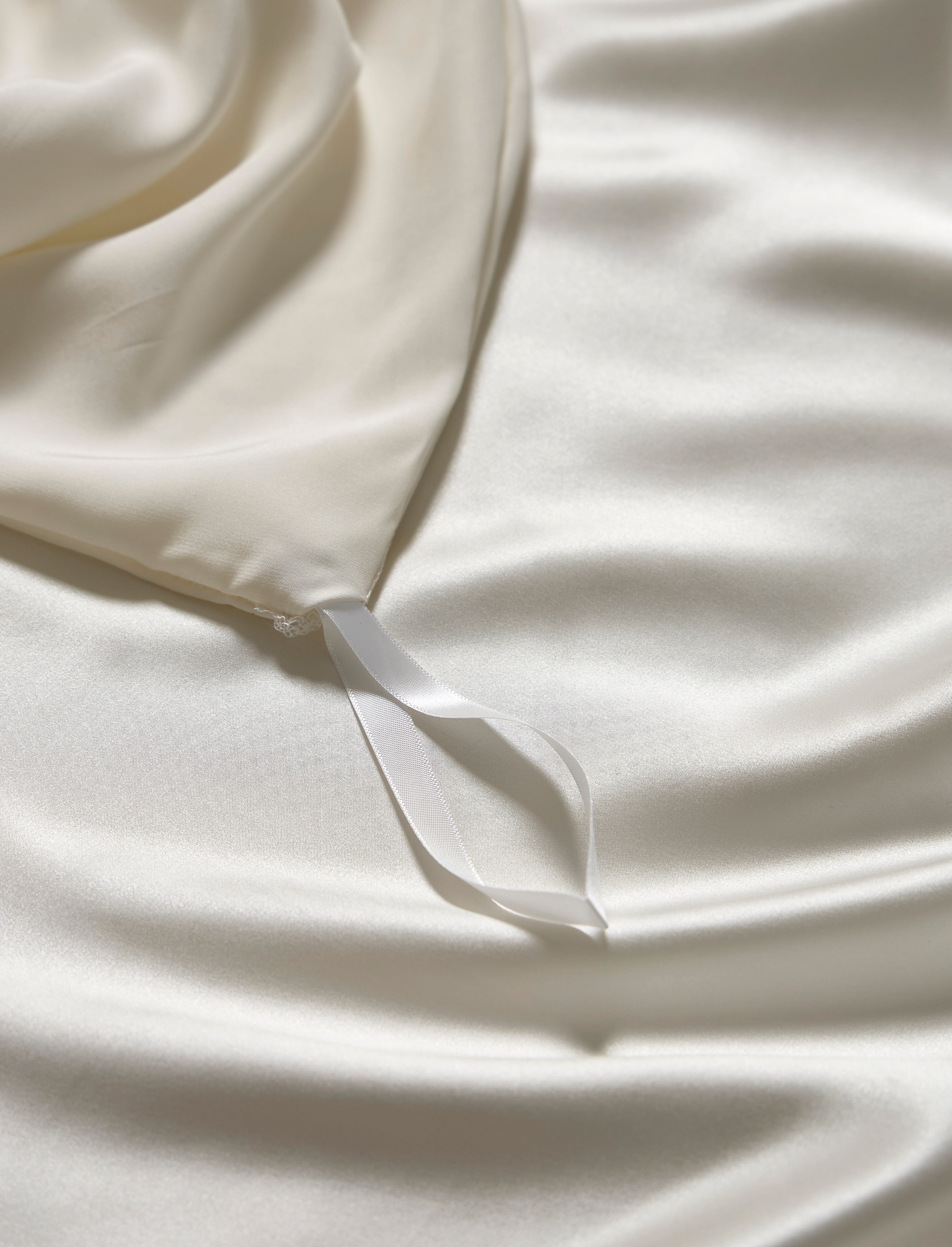100% 25MM Mulberry Silk Move-in Bundle (4 Pcs)
