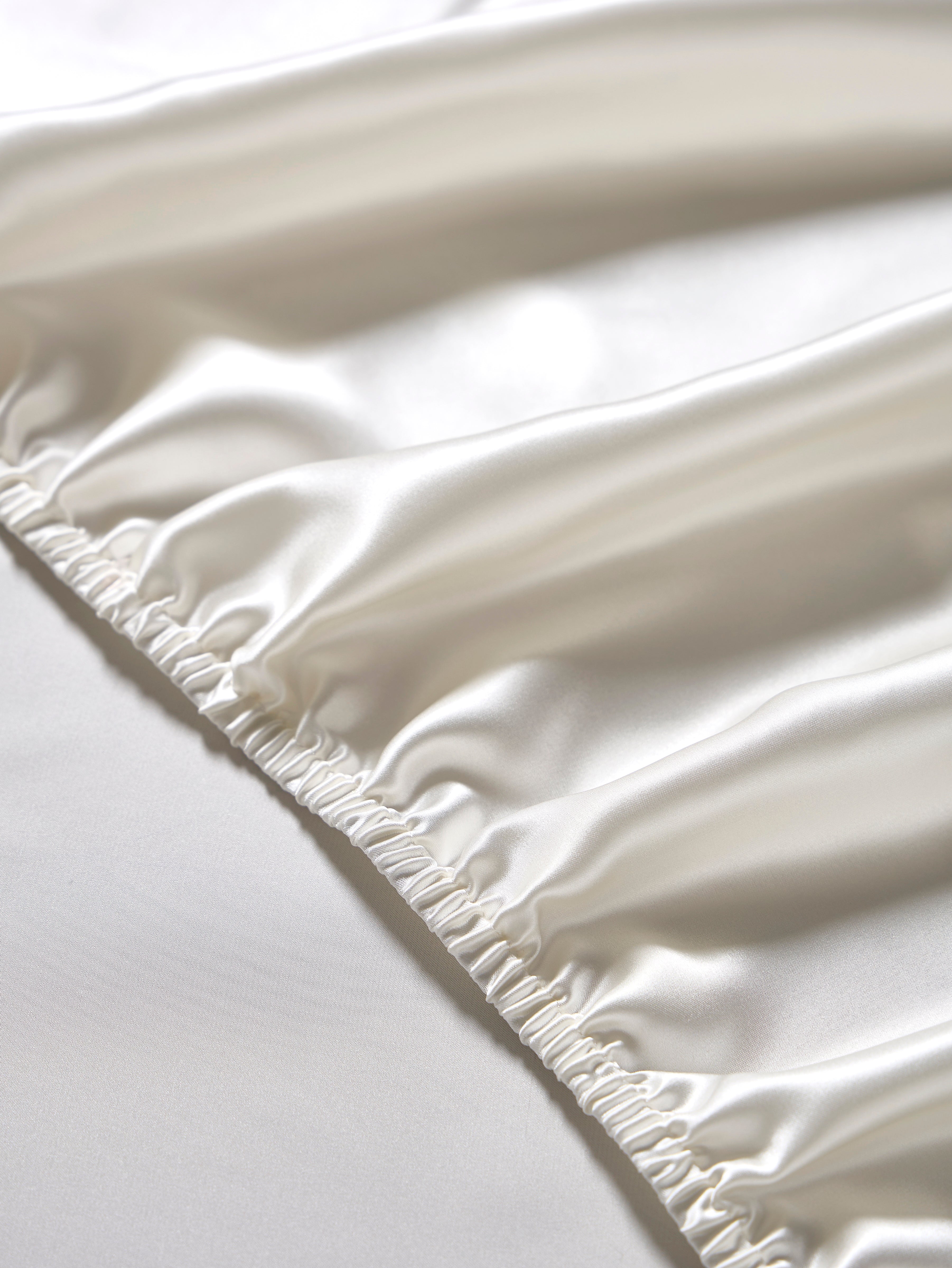 100% 25MM Mulberry Silk Move-in Bundle (4 Pcs)