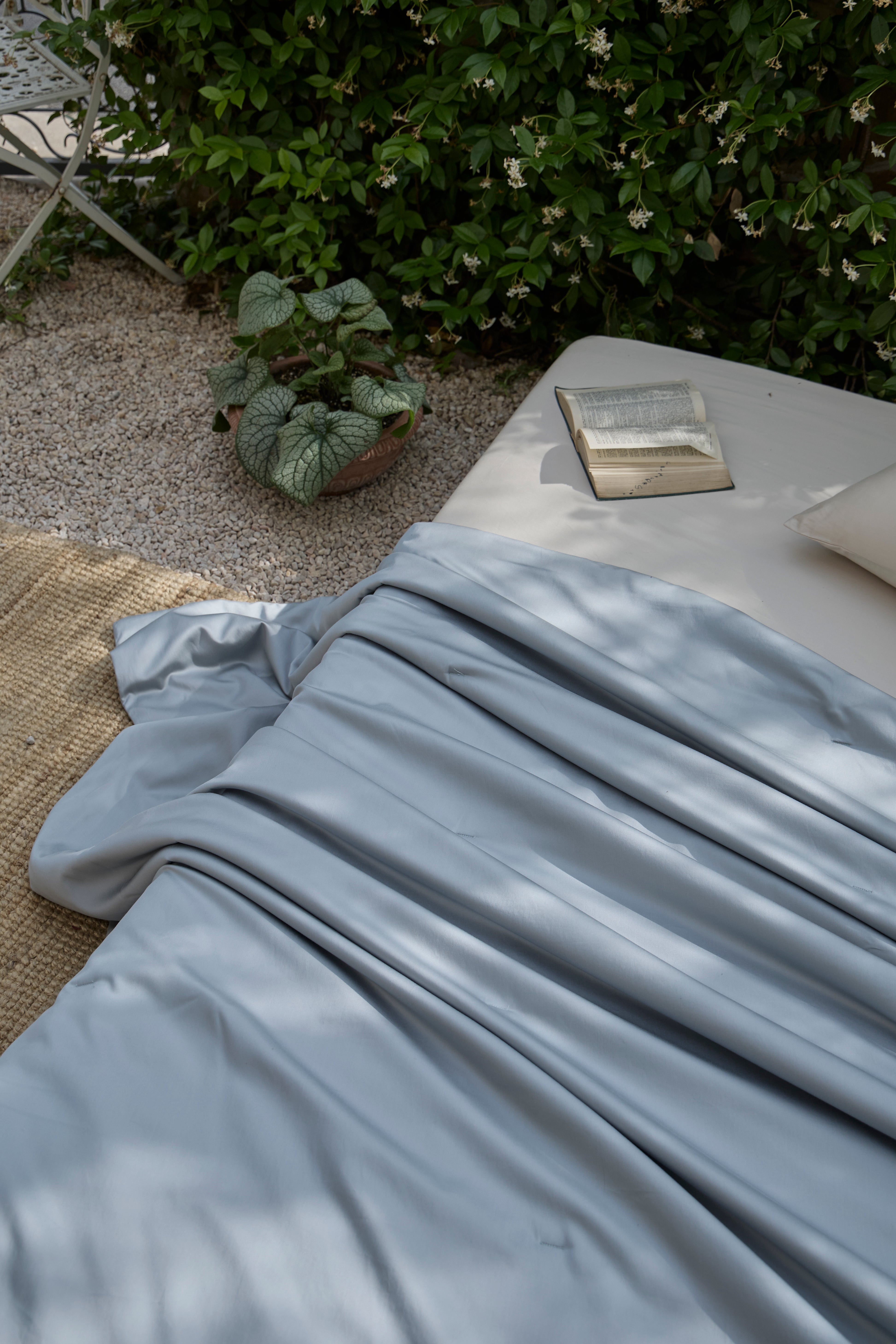 Premium long-fiber mulberry silk quilt with cotton Tencel shell