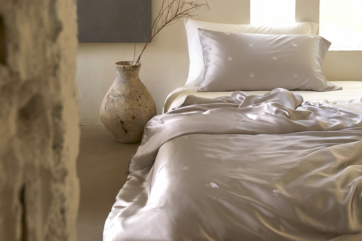 The Best Pillowcase for Allergy Sufferers: Why a Mulberry Silk Pillowcase Wins in Spring &amp; Autumn